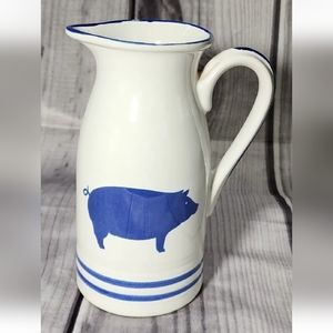 Vintage 1982 PIG PIGS Pitcher Drinks Crock Country Blue Farm House Stoneware EUC